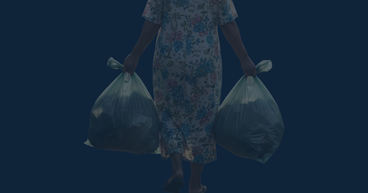 Ilustrasi orang membuang sampah - NEXT Indonesia Center